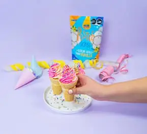 Pastel en conos de helado